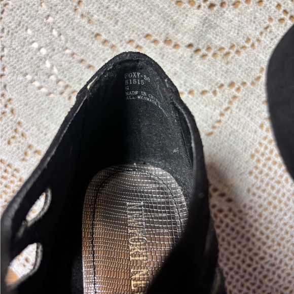 Newport News women’s black suede like 4 1/2 inch heels - size 9. - Picture 7 of 8